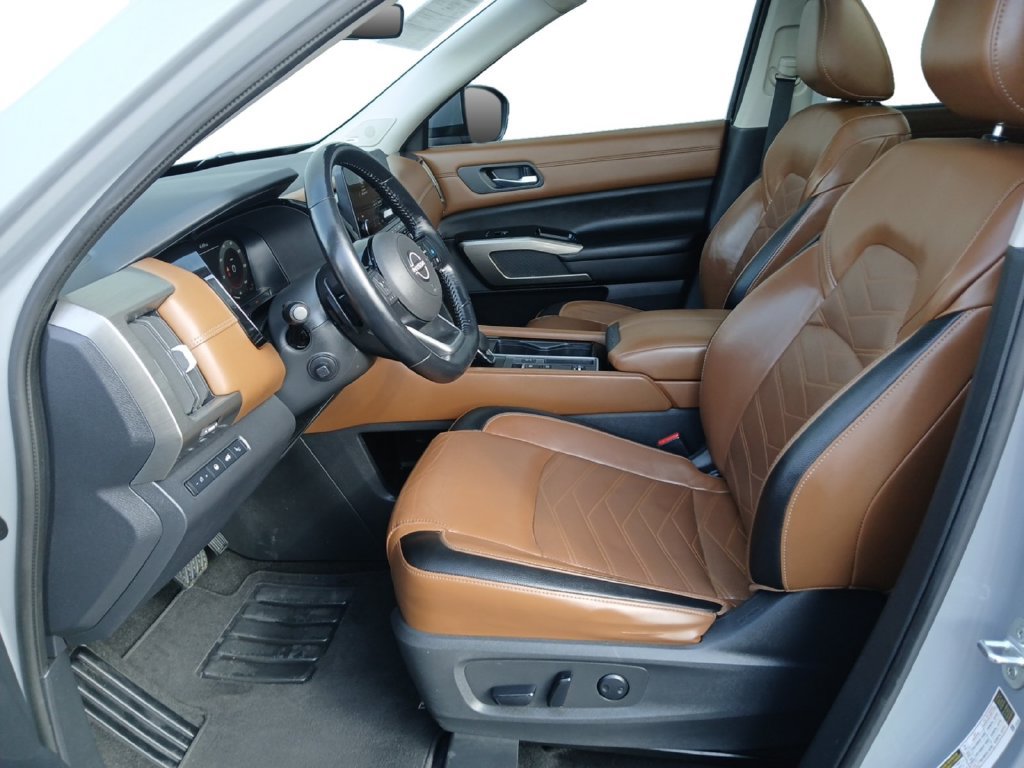 Used 2023 Nissan Pathfinder Platinum w/ Cargo Package FWD image 19