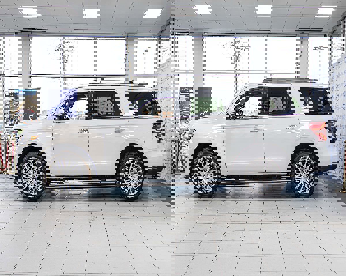 Used 2024 Ford Expedition Limited AWD/4WD image 6