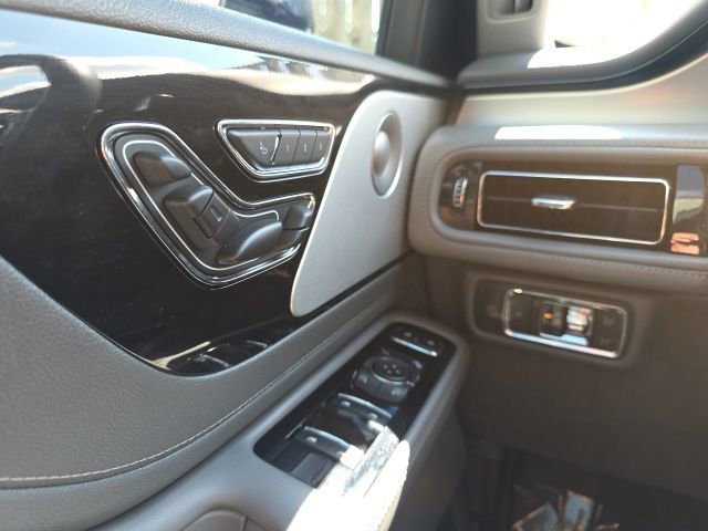 Used 2021 Lincoln Aviator Reserve w/ Equipment Group 202A image 15