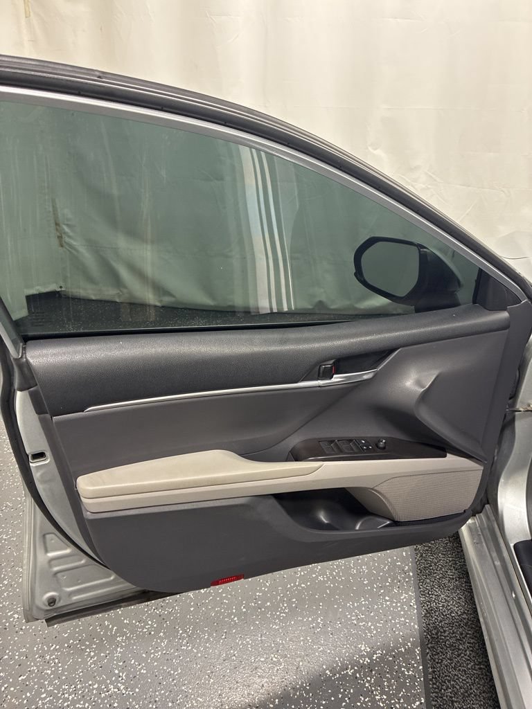 Used 2021 Toyota Camry SE FWD image 12