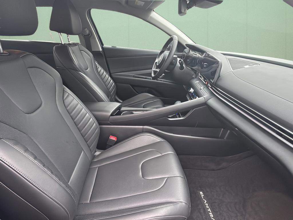 Certified 2025 Hyundai Elantra Limited image 41