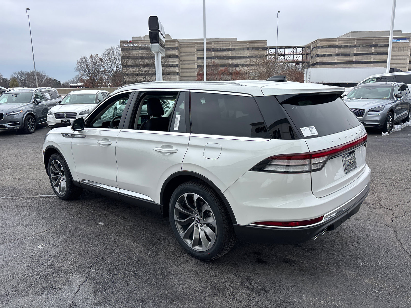 New 2026 Lincoln Aviator AWD image 5