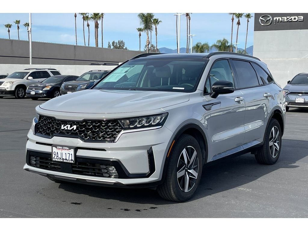 Used 2022 Kia Sorento EX w/ Panoramic Sunroof Package image 2