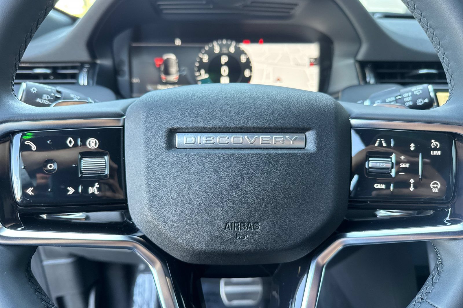 Certified 2025 Land Rover Discovery Sport Dynamic SE AWD/4WD image 27