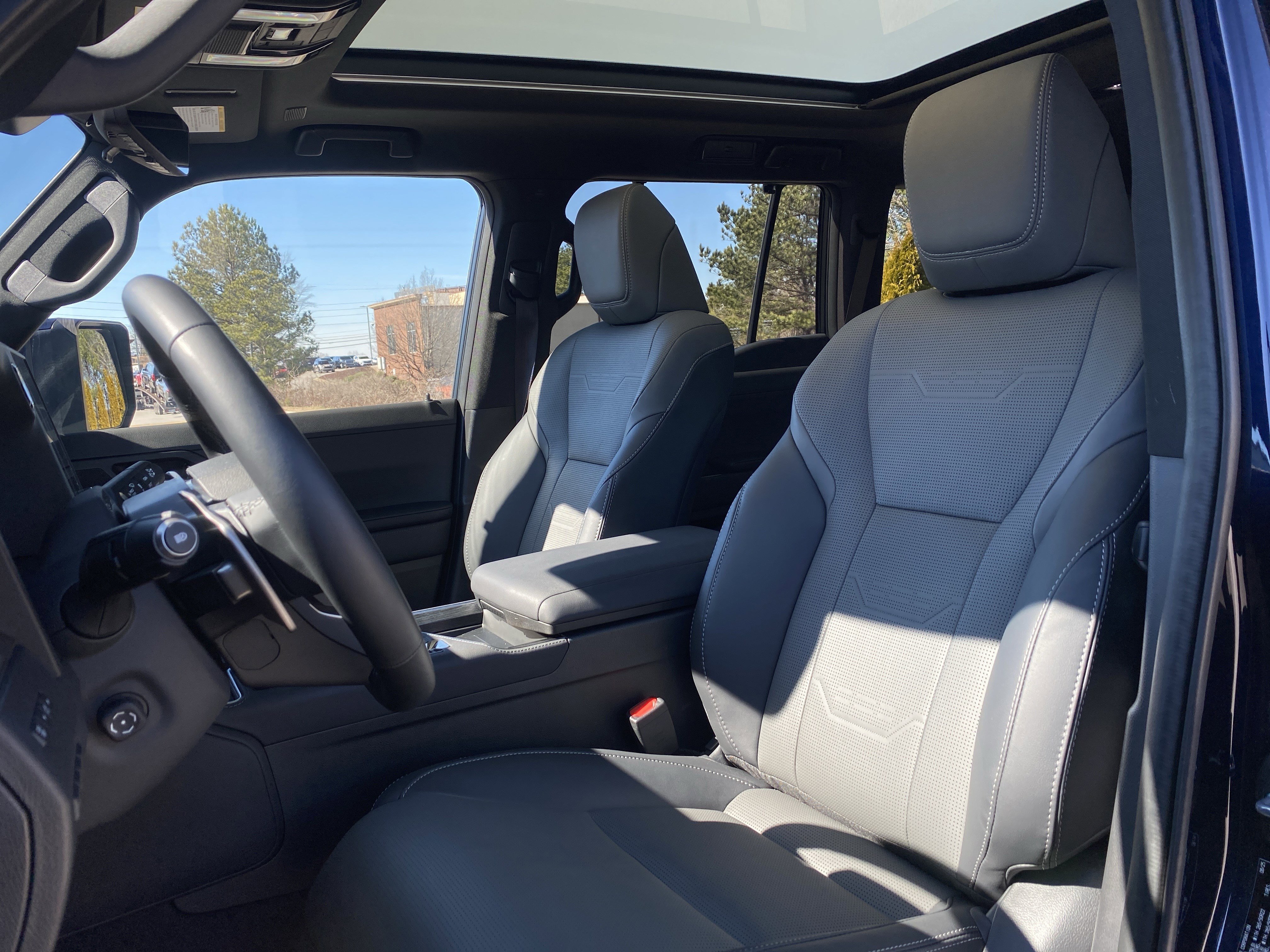 Used 2025 Lexus GX 550 w/ Accessory Package (2T) AWD/4WD image 7