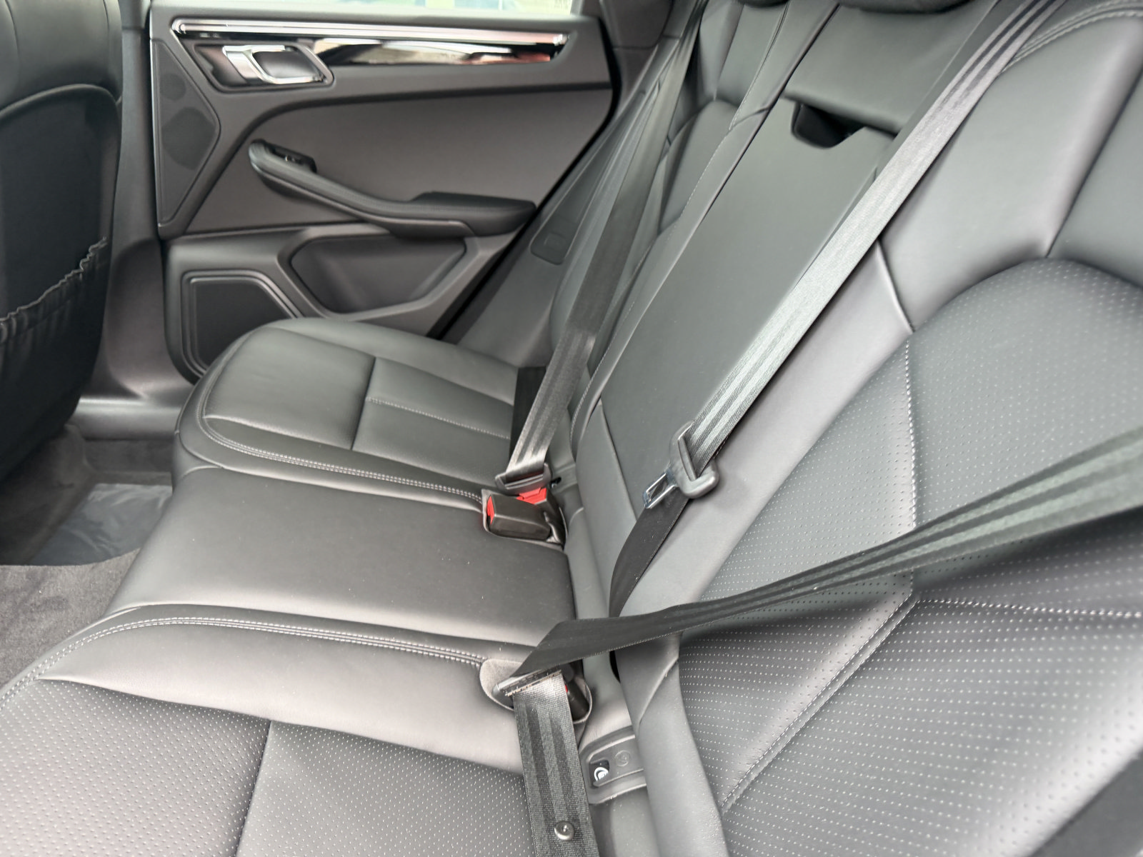 New 2026 Porsche Macan AWD/4WD image 20