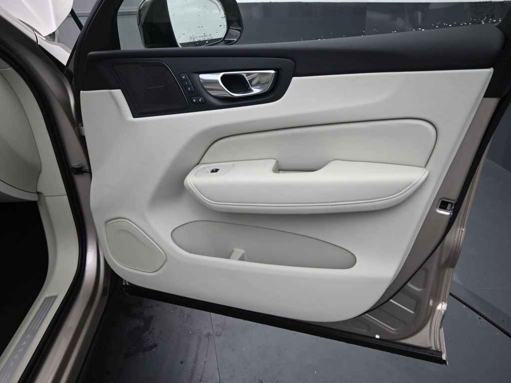 New 2026 Volvo XC60 B5 Ultra w/ Protection Package Premier image 36