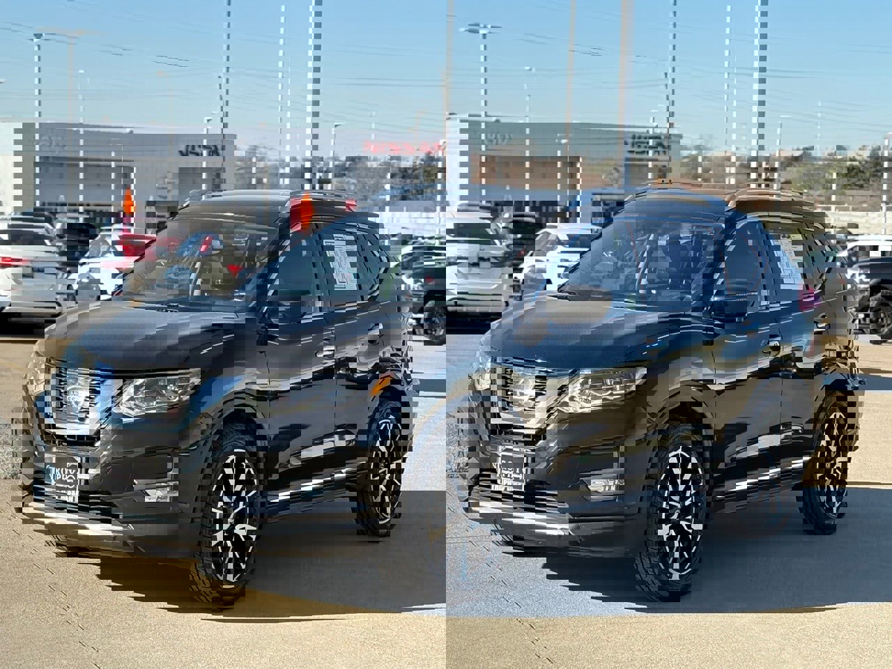 Used 2017 Nissan Rogue SL w/ SL Premium Package image 3