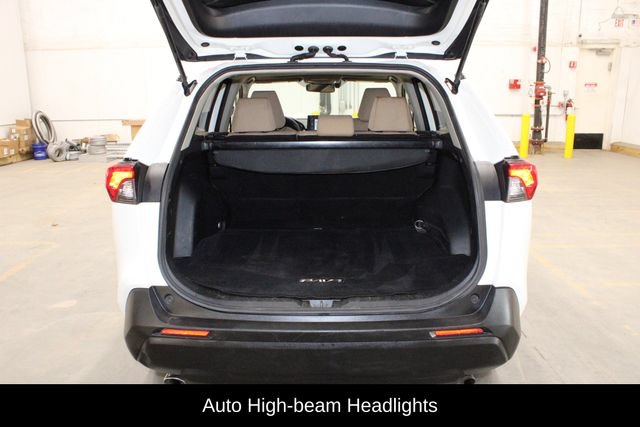 Used 2019 Toyota RAV4 XLE AWD/4WD image 14
