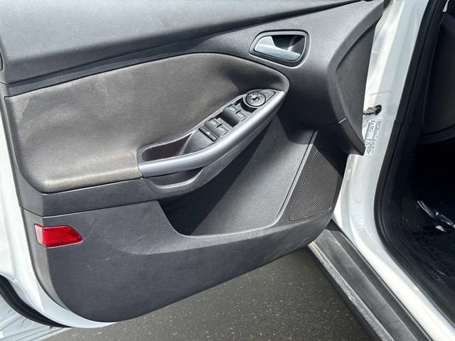 Used 2014 Ford Focus Titanium FWD image 15