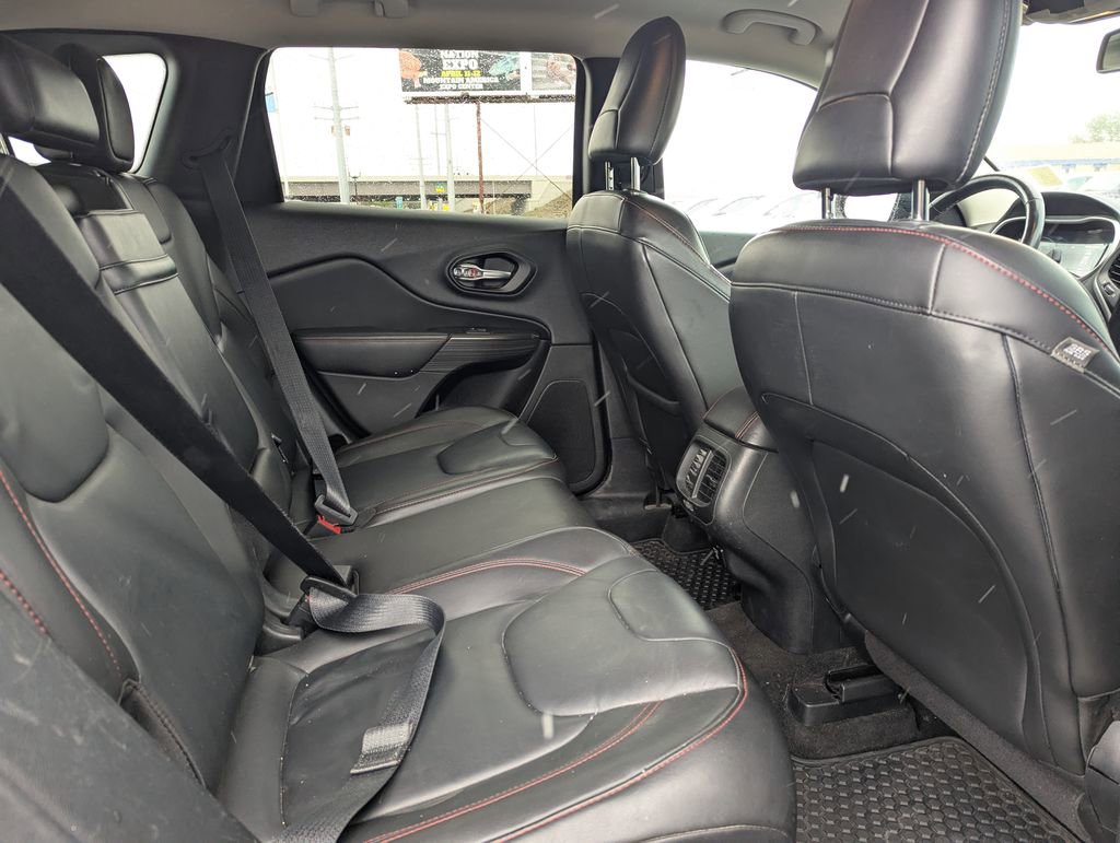 Used 2015 Jeep Cherokee Trailhawk w/ Comfort/Convenience Group AWD/4WD image 34