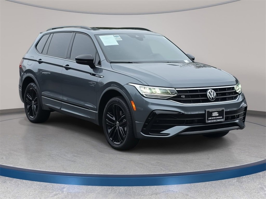 Used 2022 Volkswagen Tiguan SE R-Line image 4