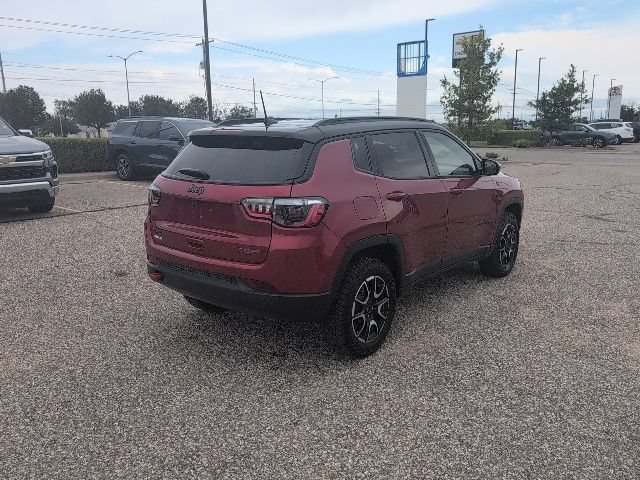 Used 2025 Jeep Compass Trailhawk AWD/4WD image 17