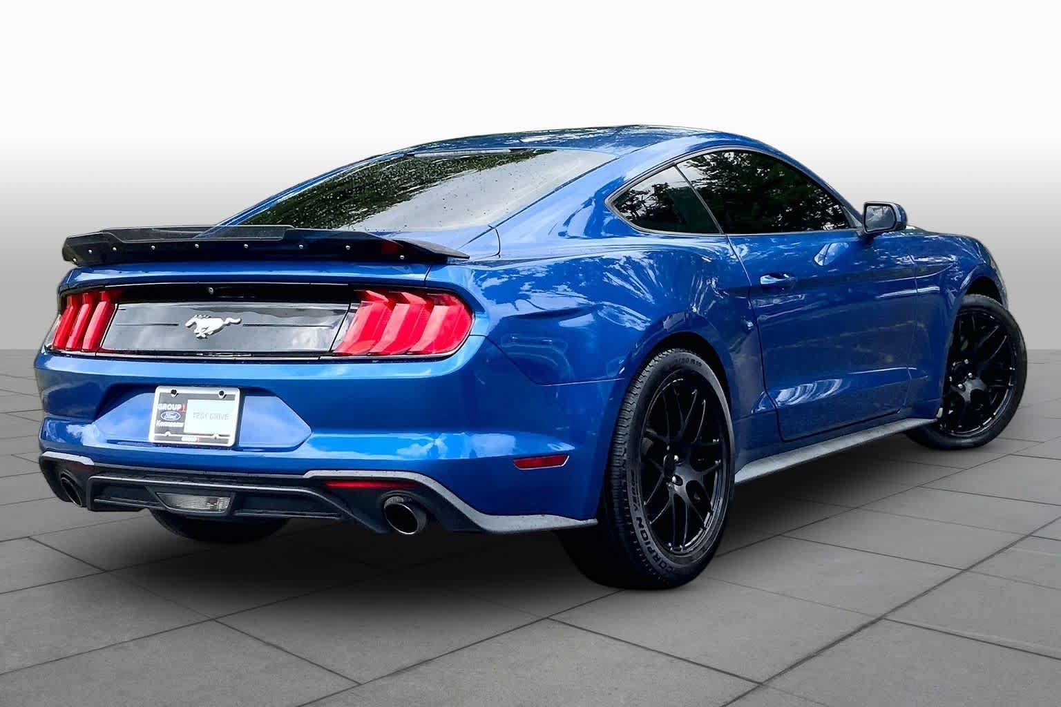 Used 2018 Ford Mustang Coupe RWD image 11
