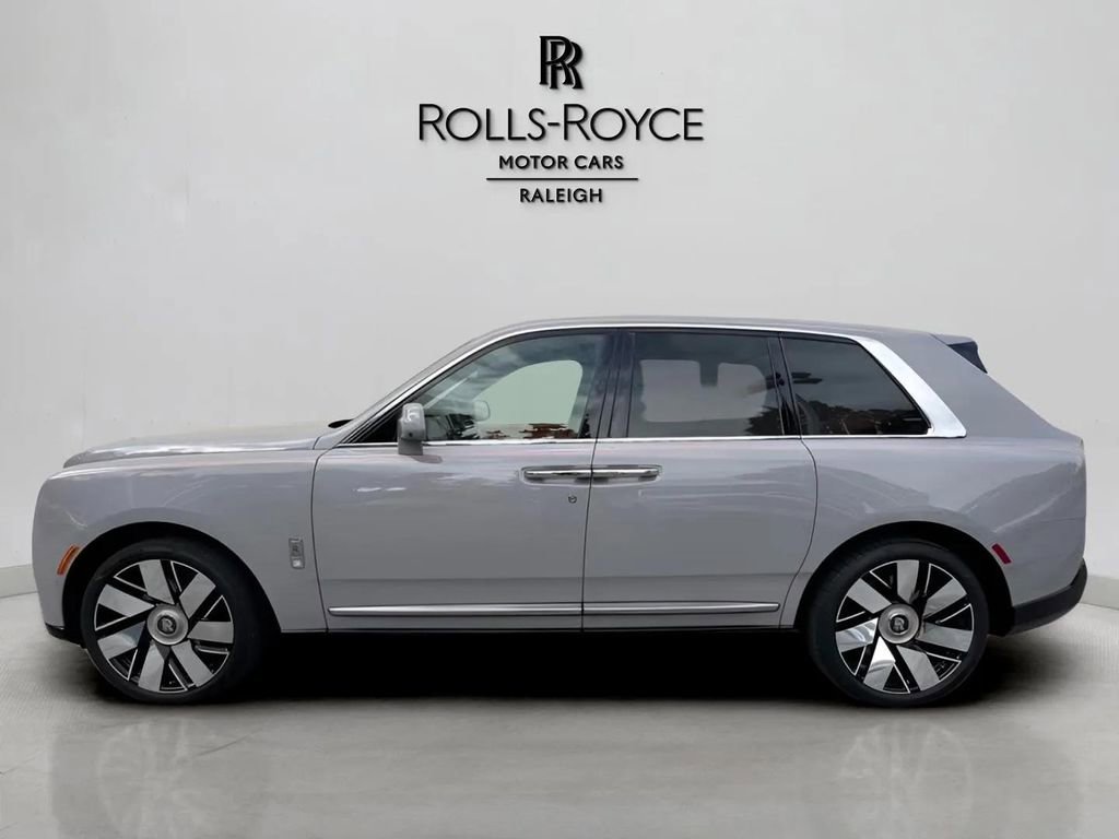 Used 2025 Rolls-Royce Cullinan image 2