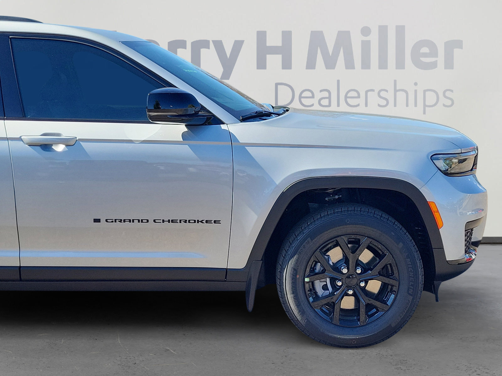 New 2025 Jeep Grand Cherokee L Altitude image 8