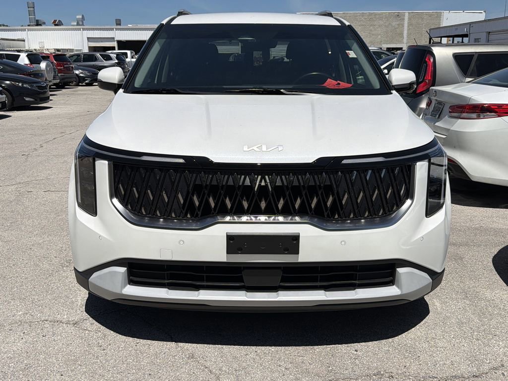 Used 2025 Kia Carnival EX image 2