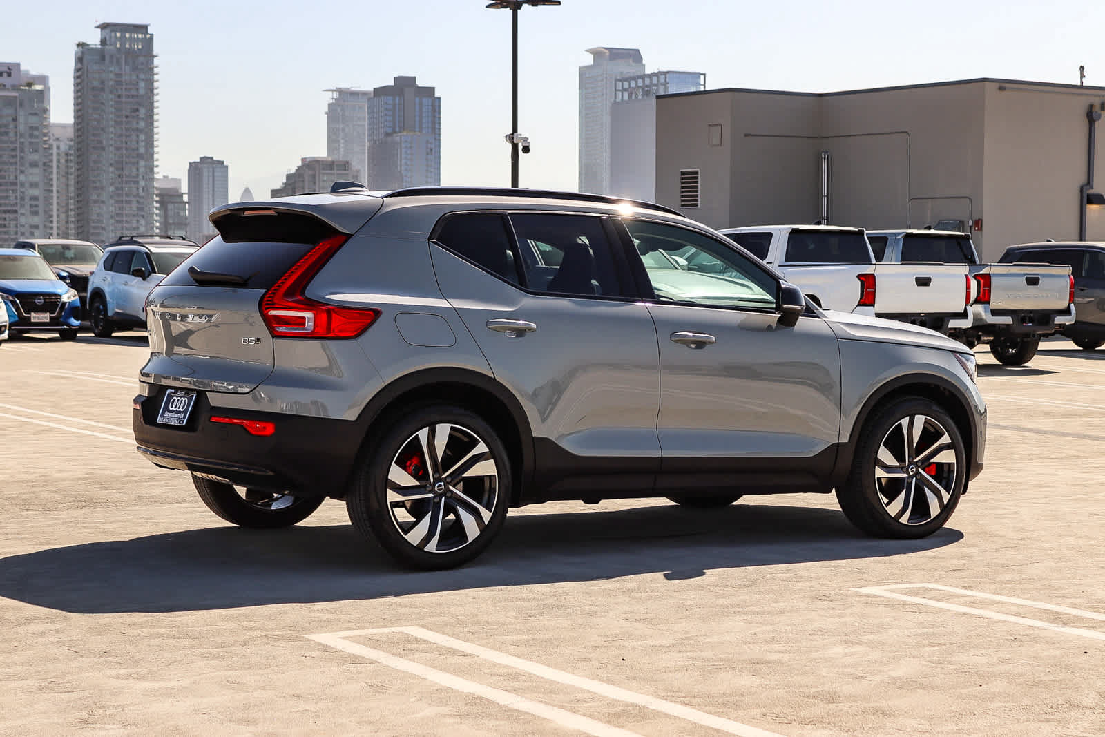 Used 2025 Volvo XC40 B5 Plus w/ Protection Package Premier AWD/4WD image 4