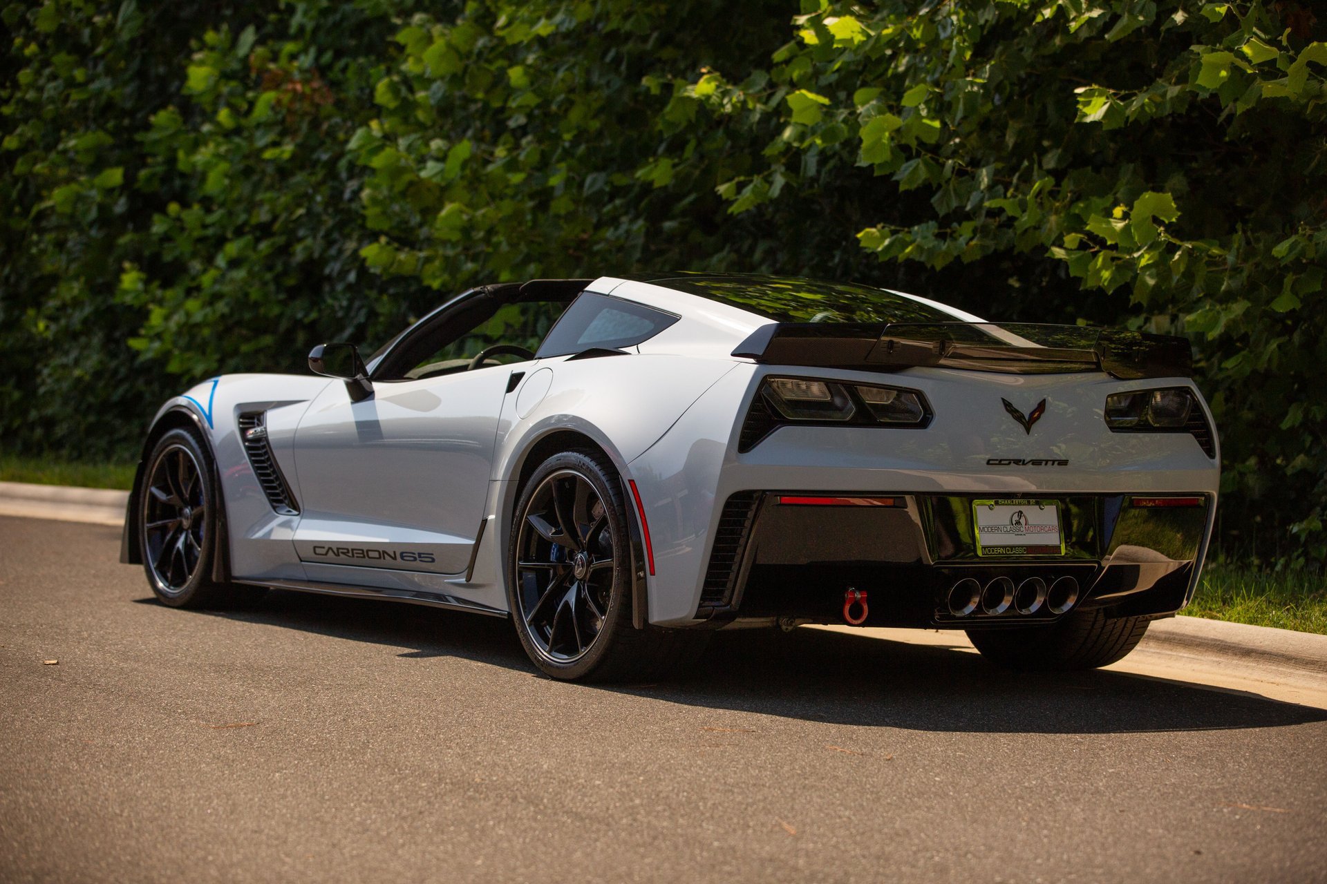 Used 2018 Chevrolet Corvette Z06 w/ Carbon 65 Edition RWD image 2