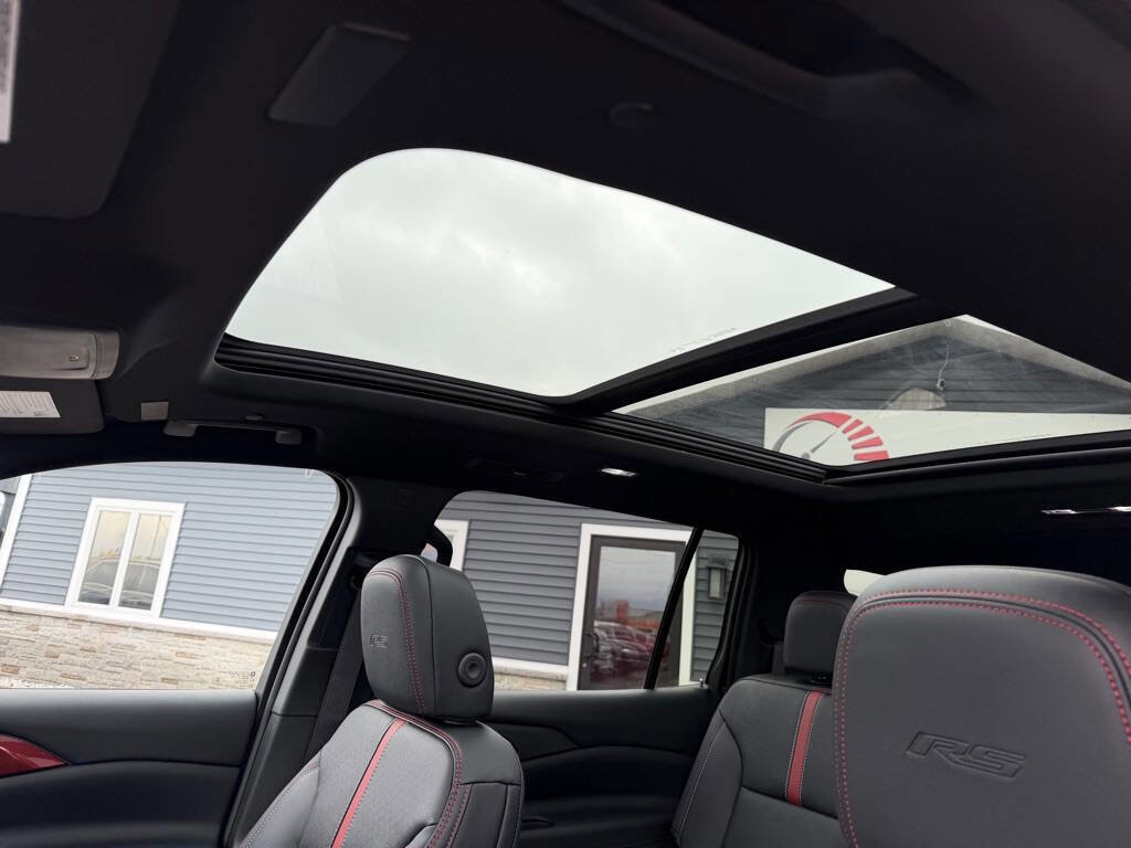 Used 2026 Chevrolet Traverse RS image 17