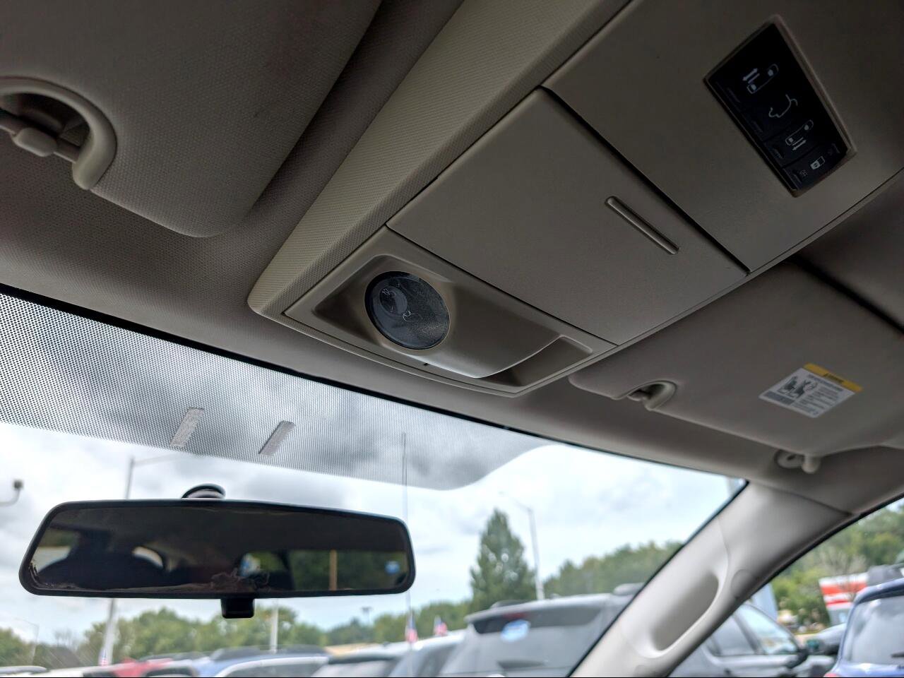 Used 2015 Dodge Grand Caravan SXT image 19