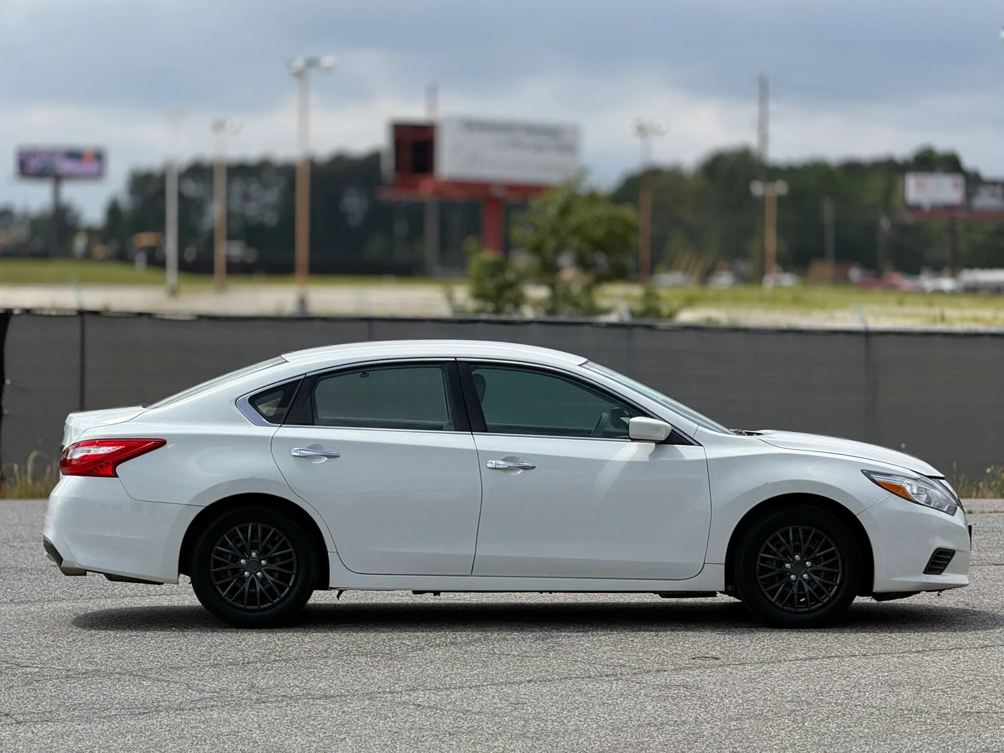 Used 2016 Nissan Altima 2.5 S w/ Power Driver Seat Package FWD image 7