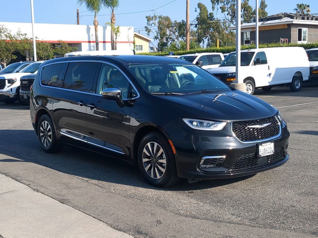 Used 2023 Chrysler Pacifica Limited image 9