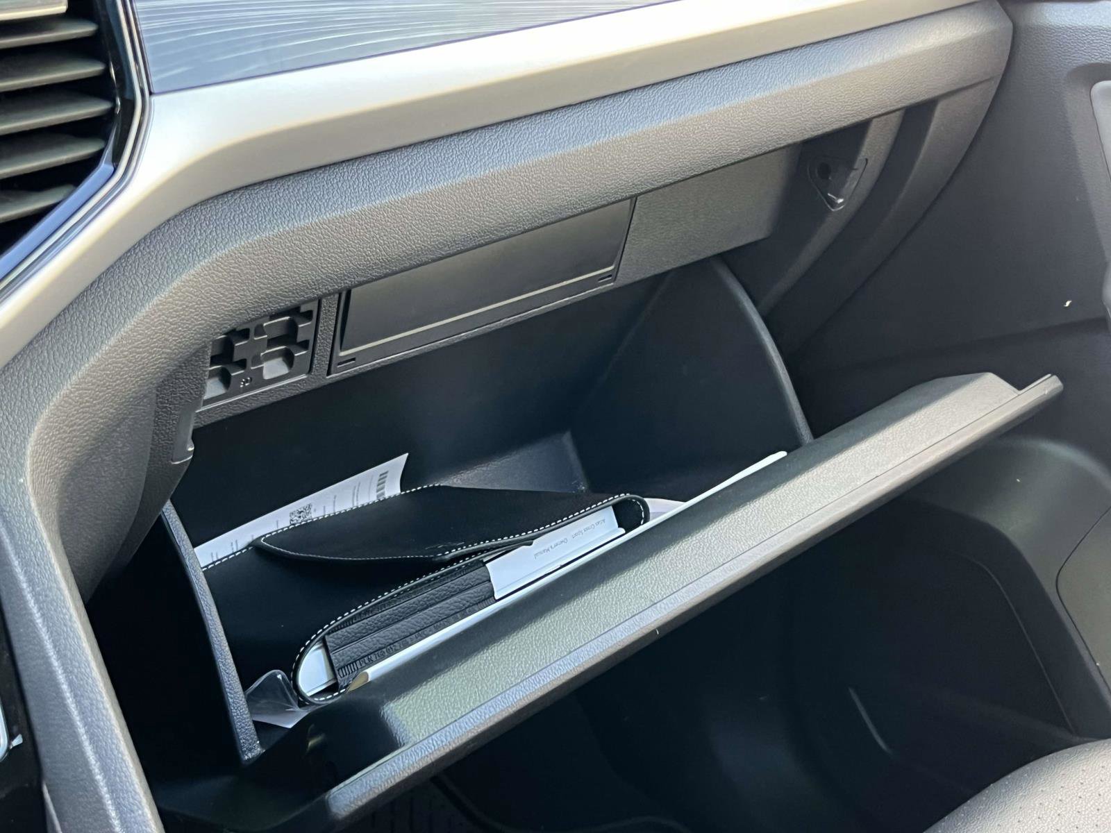 Used 2022 Volkswagen Atlas Cross Sport SE image 11