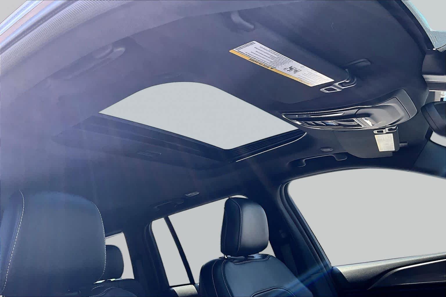 Used 2023 Jeep Grand Cherokee Altitude AWD/4WD image 14