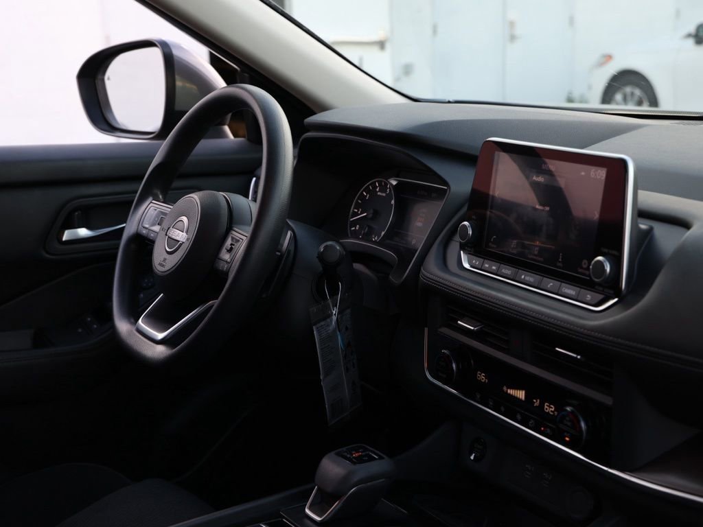 Used 2024 Nissan Rogue SV image 20