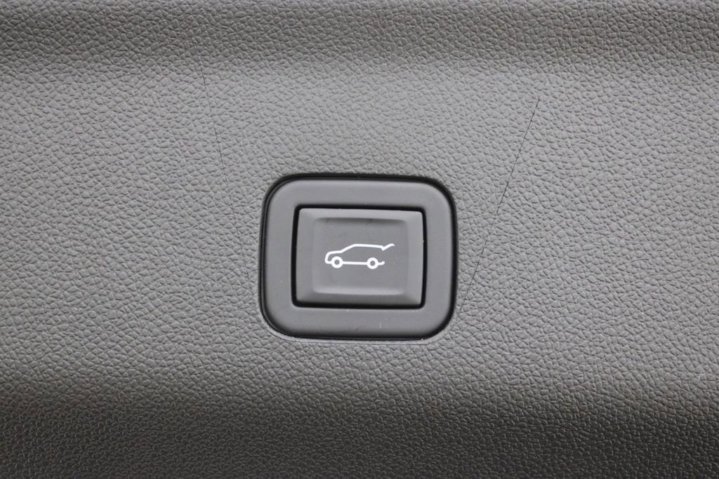 Used 2024 GMC Yukon AT4 AWD/4WD image 17