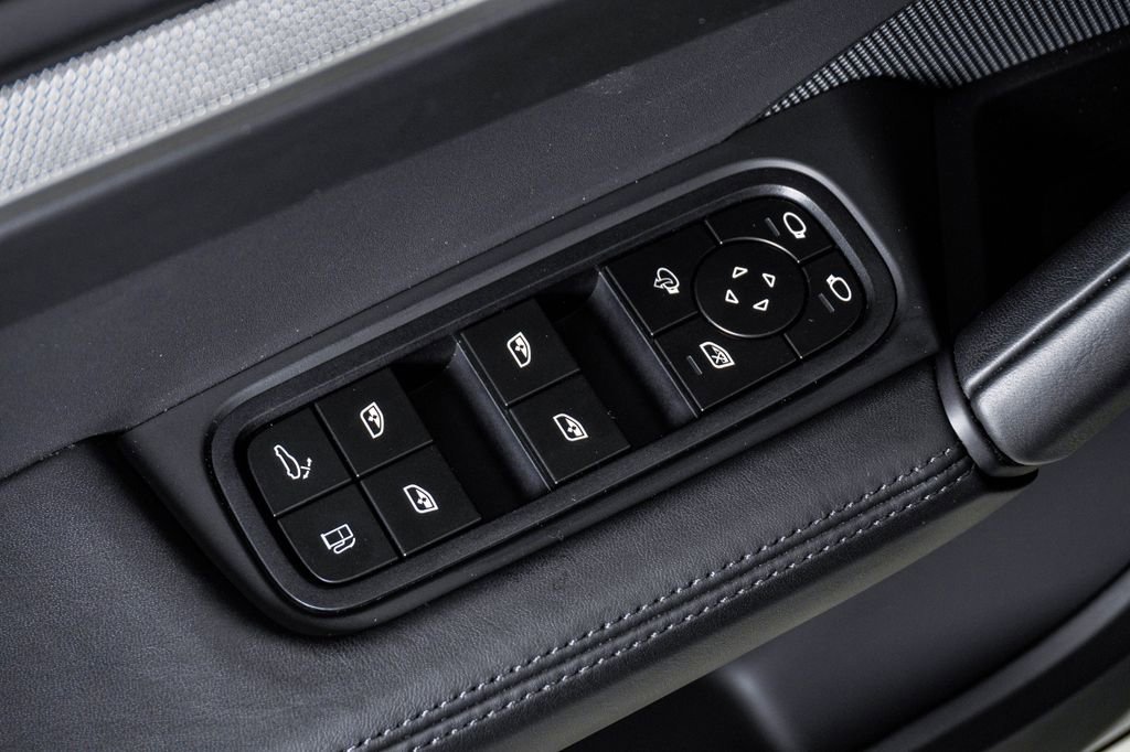 Certified 2025 Porsche Cayenne E-Hybrid AWD/4WD image 26
