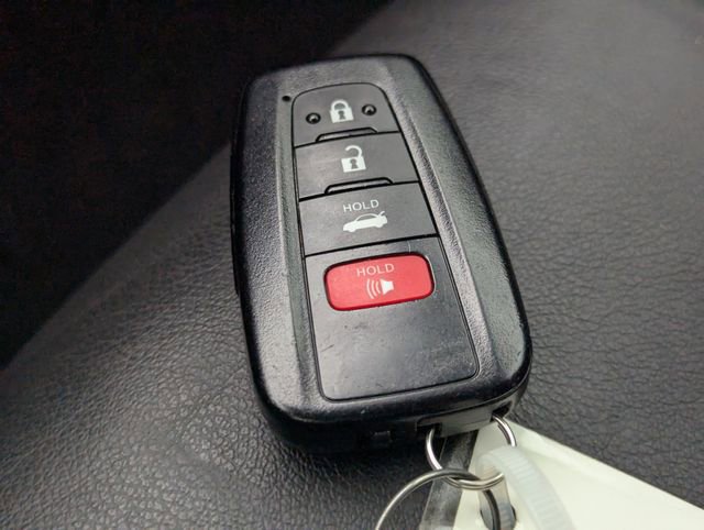 Used 2022 Toyota Camry XSE image 32