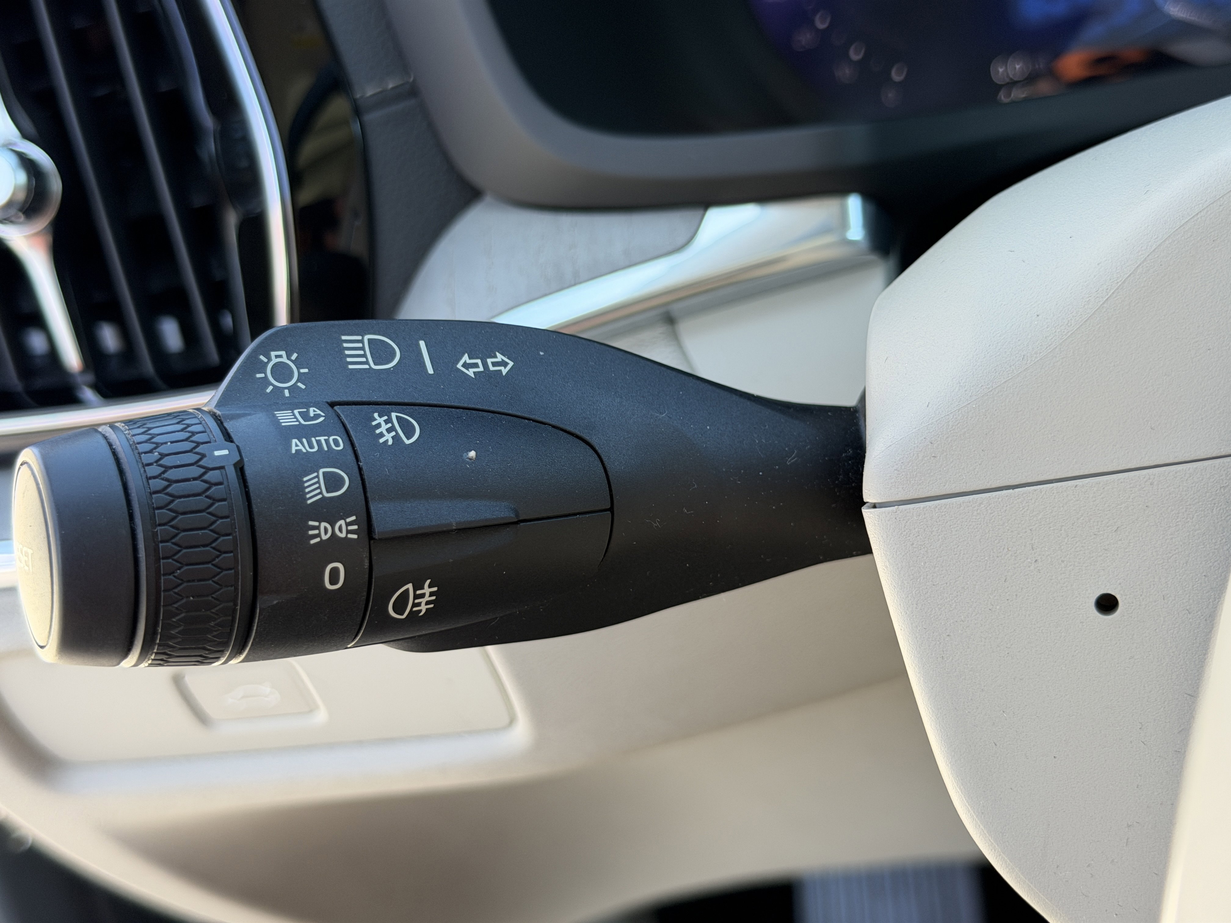 Certified 2023 Volvo S60 B5 Ultimate w/ Climate Package image 25