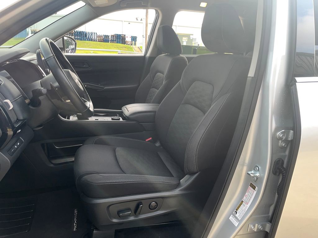 Used 2025 Nissan Pathfinder SV AWD/4WD image 11