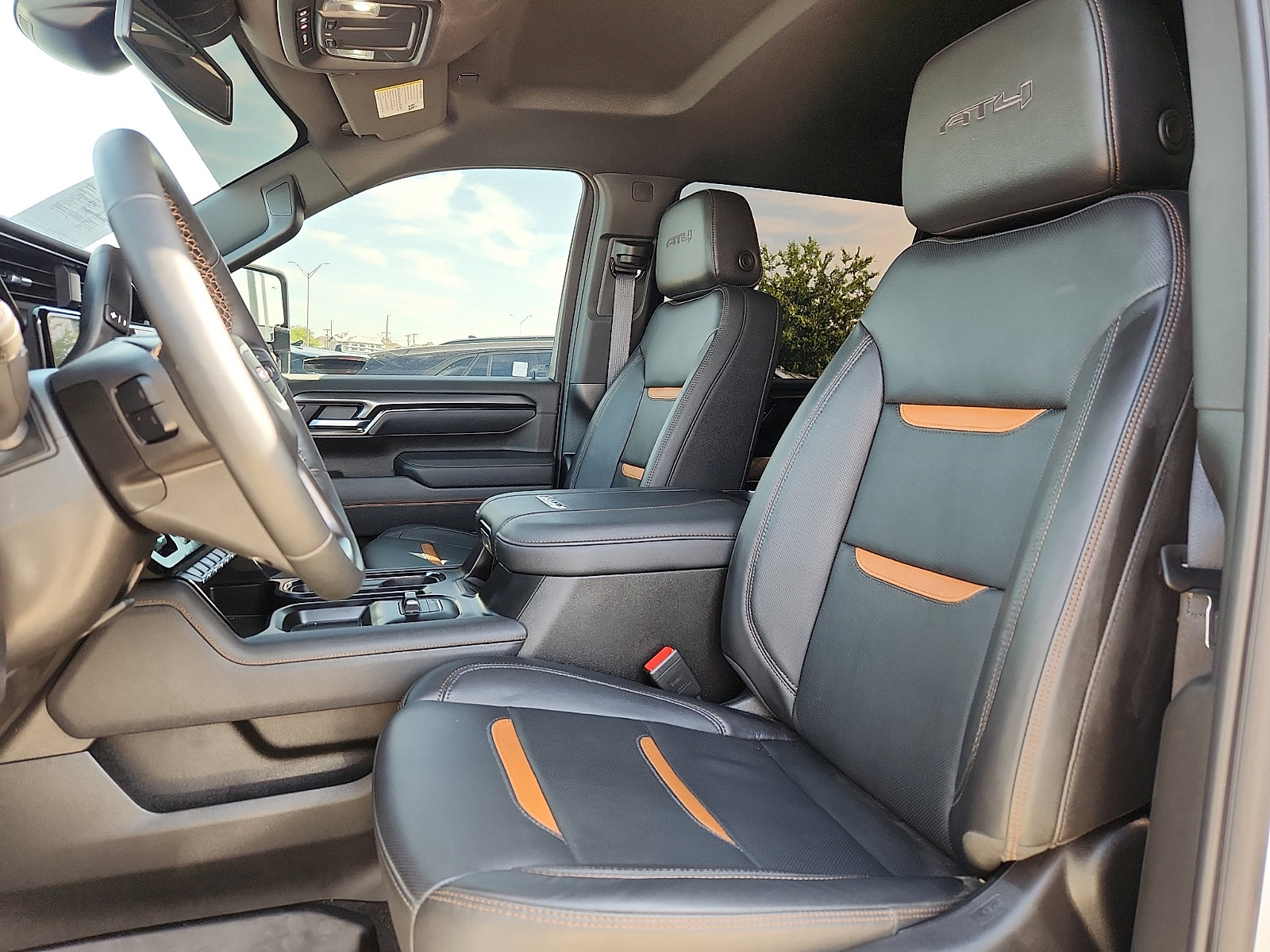 Used 2025 GMC Sierra 2500 AT4 image 13