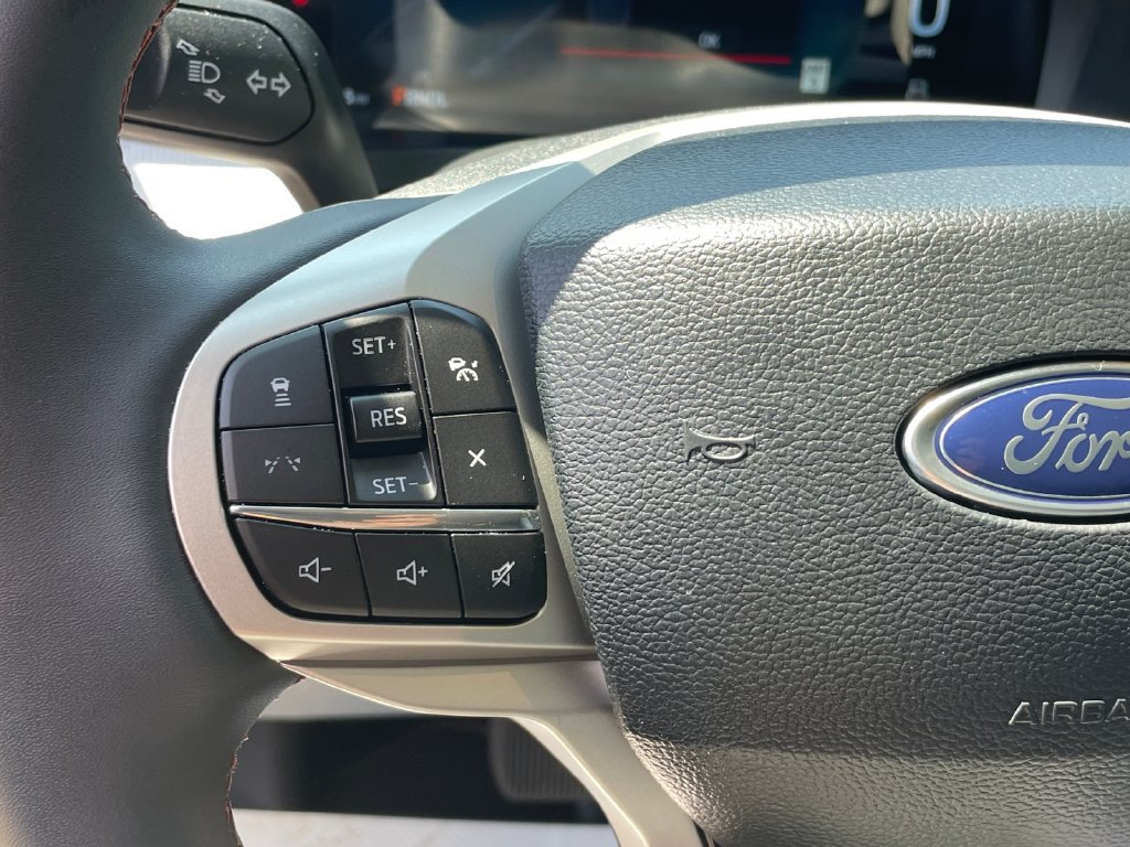 Used 2026 Ford Explorer Active AWD/4WD image 37