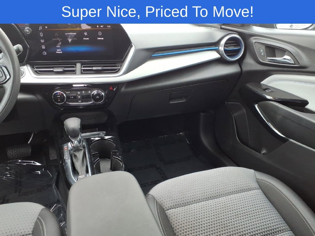 Used 2025 Chevrolet Trax LT FWD image 14