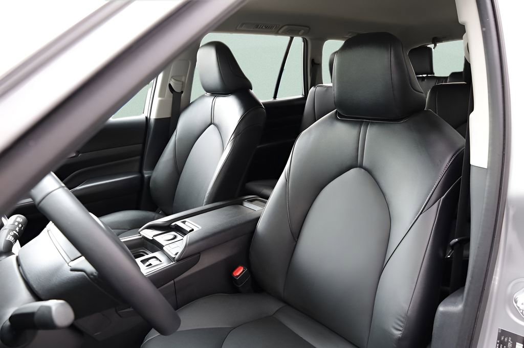 Certified 2025 Toyota Grand Highlander AWD image 18