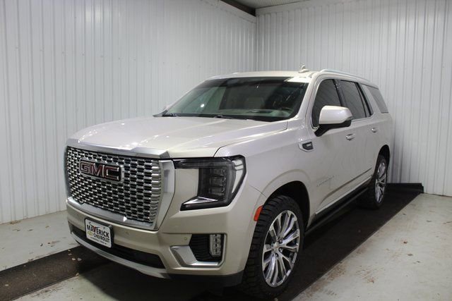 Used 2021 GMC Yukon Denali w/ Denali Premium Package image 3
