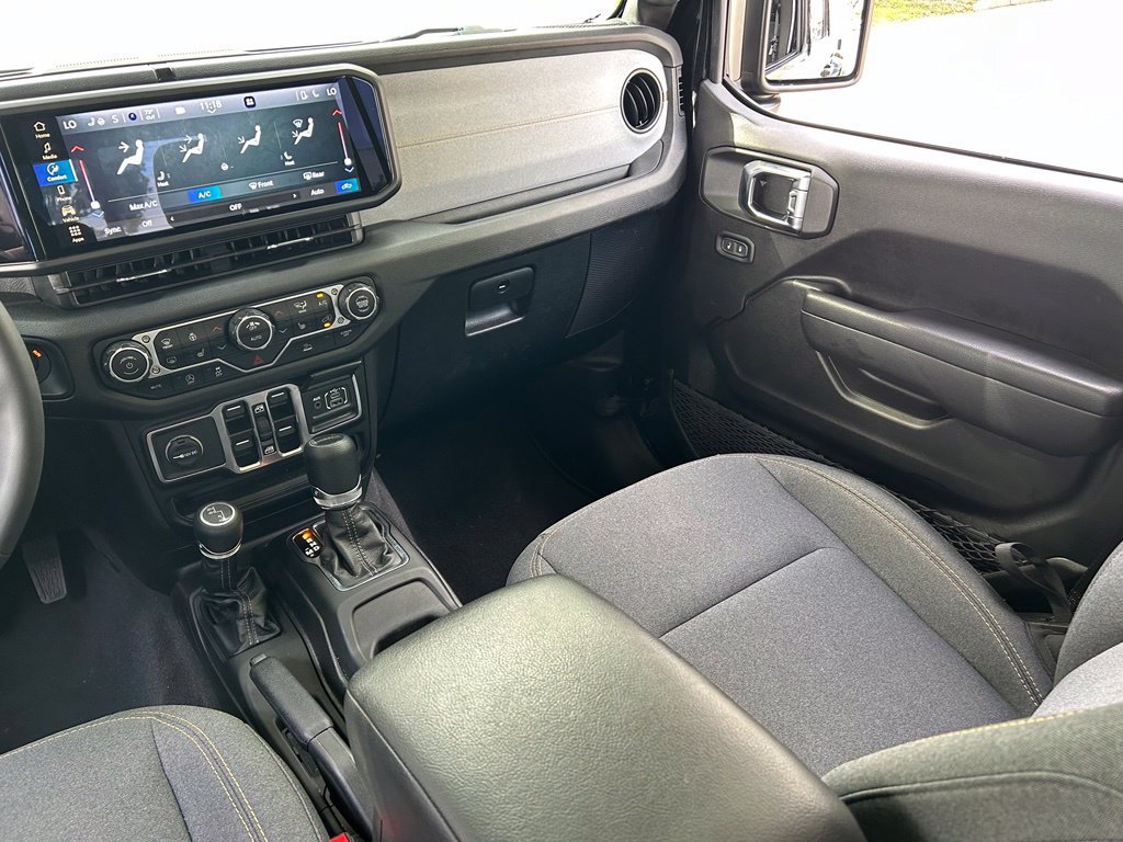 Certified 2025 Jeep Gladiator Sport AWD/4WD image 12