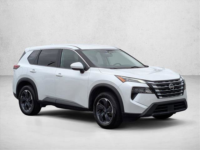 Used 2024 Nissan Rogue SV image 3