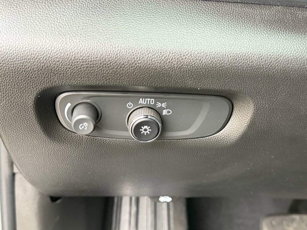 Used 2024 Chevrolet Traverse LT image 21