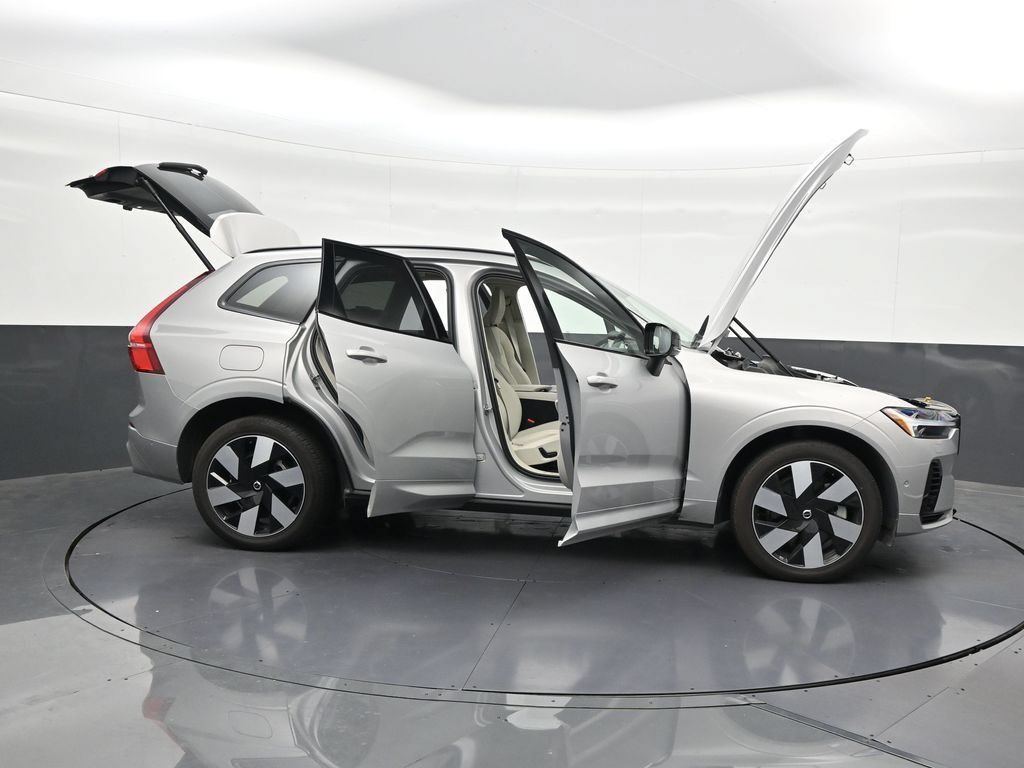 Used 2024 Volvo XC60 T8 Ultimate w/ Protection Package Premier AWD/4WD image 32