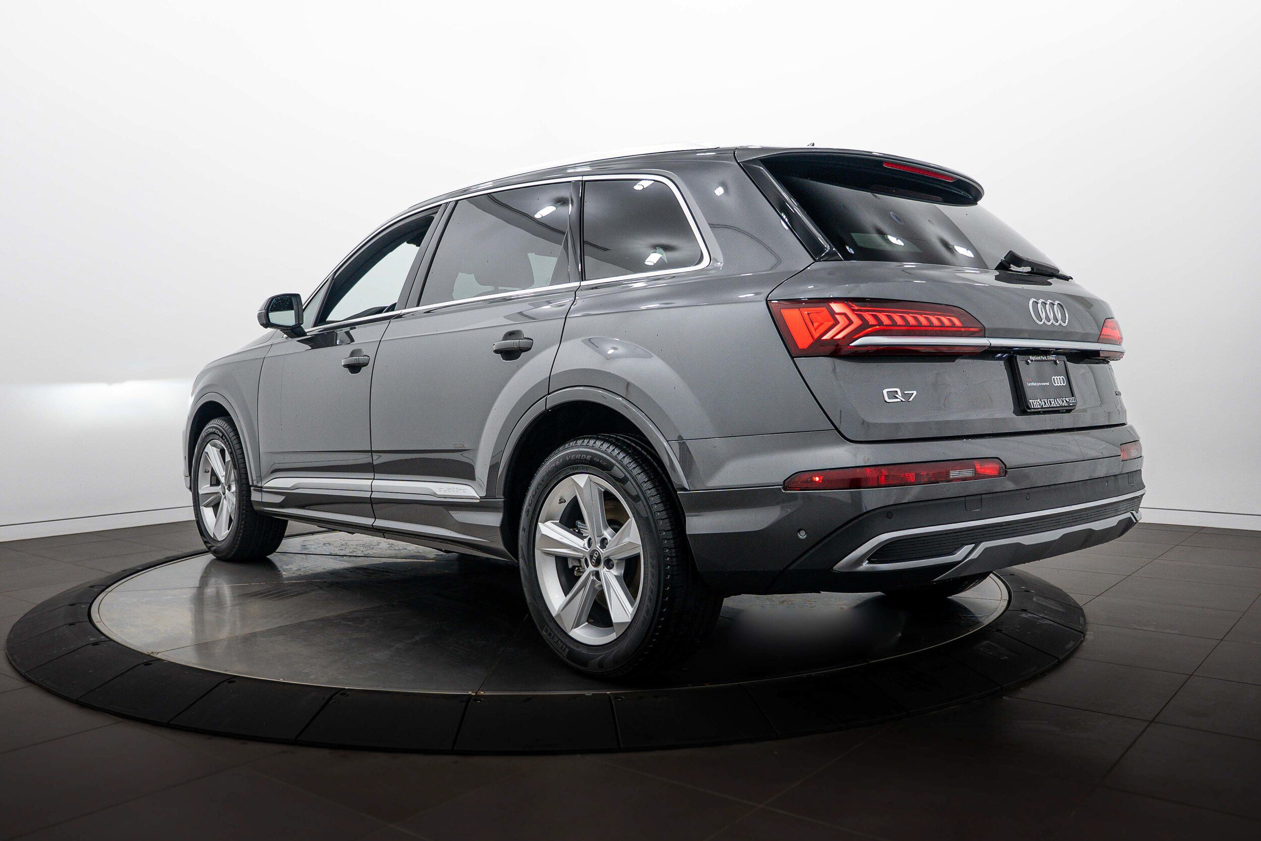Used 2023 Audi Q7 2.0T Premium Plus w/ Premium Plus Package AWD/4WD image 5