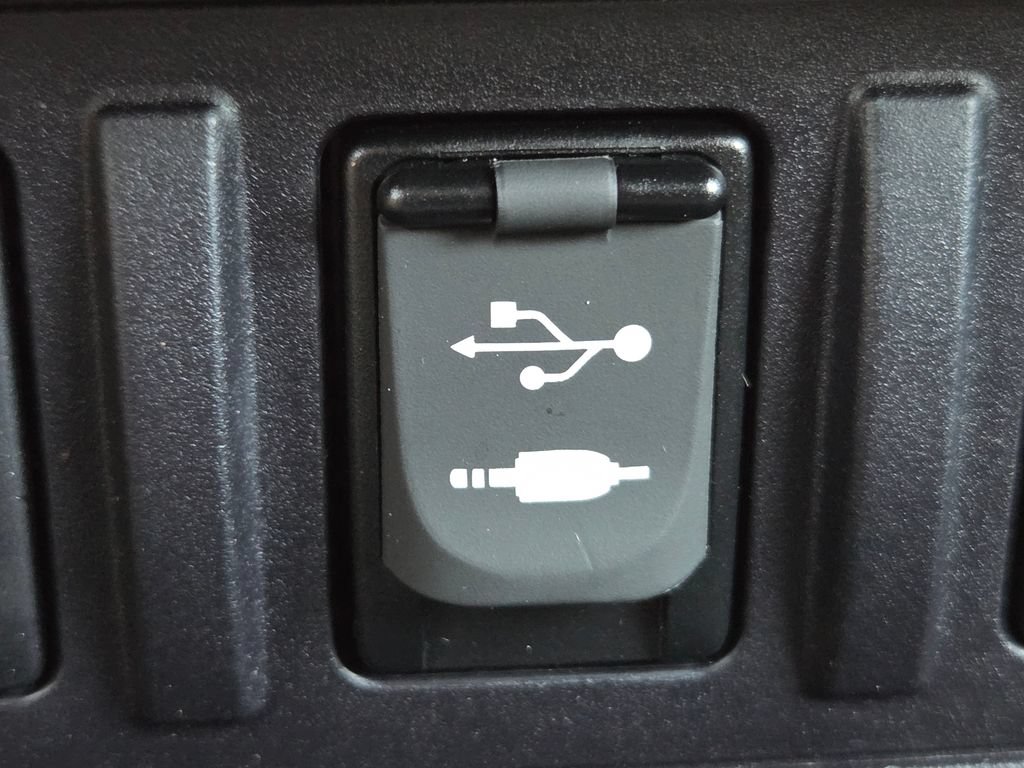 Used 2016 Toyota Tacoma Limited w/ Towing Package AWD/4WD image 11
