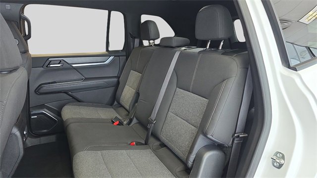 Used 2025 GMC Acadia Elevation image 15