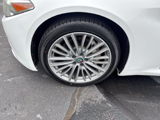 Used 2017 Alfa Romeo Giulia Ti w/ TI Lusso Light Wood Package AWD/4WD image 26