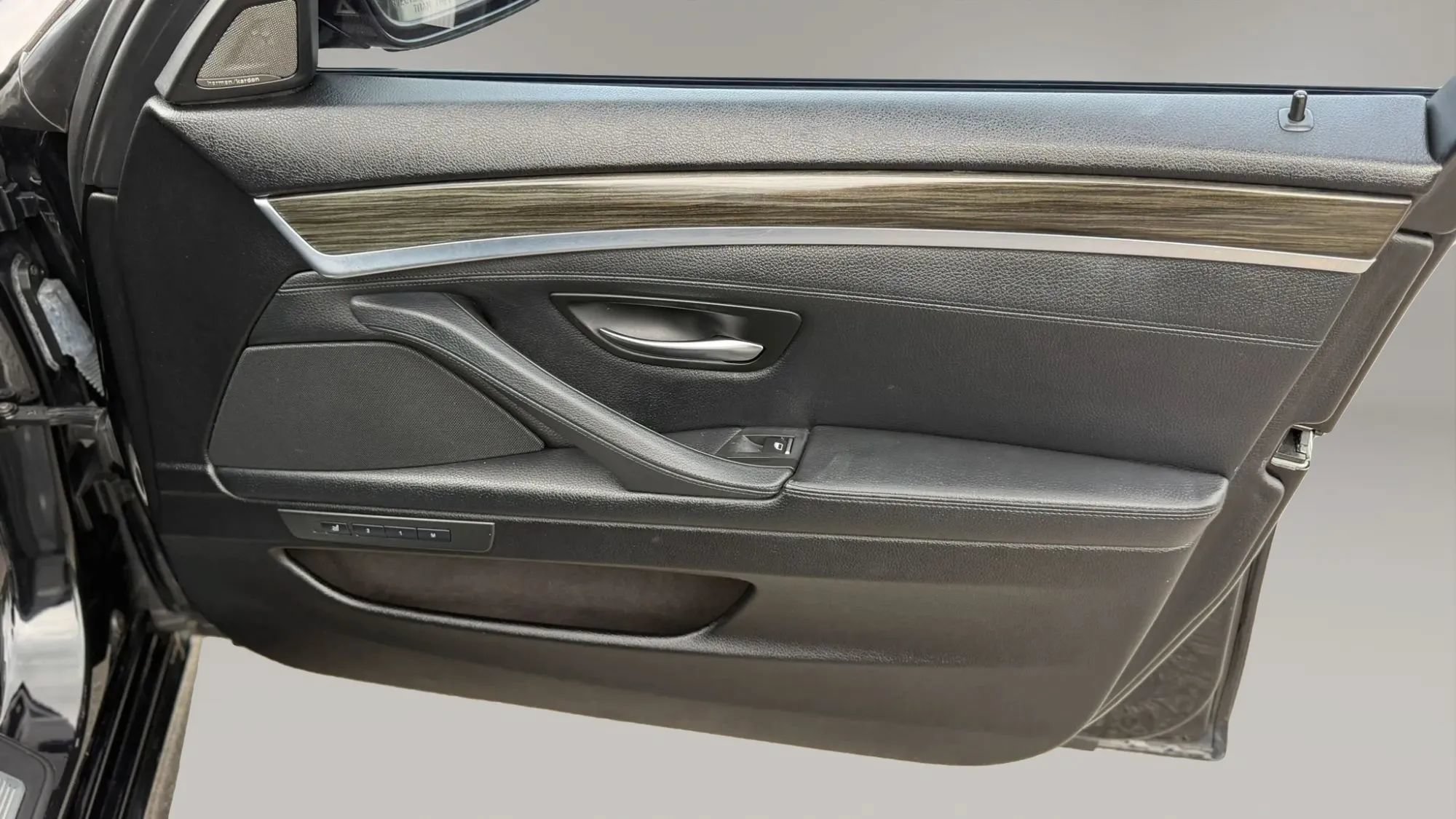 Used 2014 BMW 550i xDrive Sedan AWD/4WD image 16
