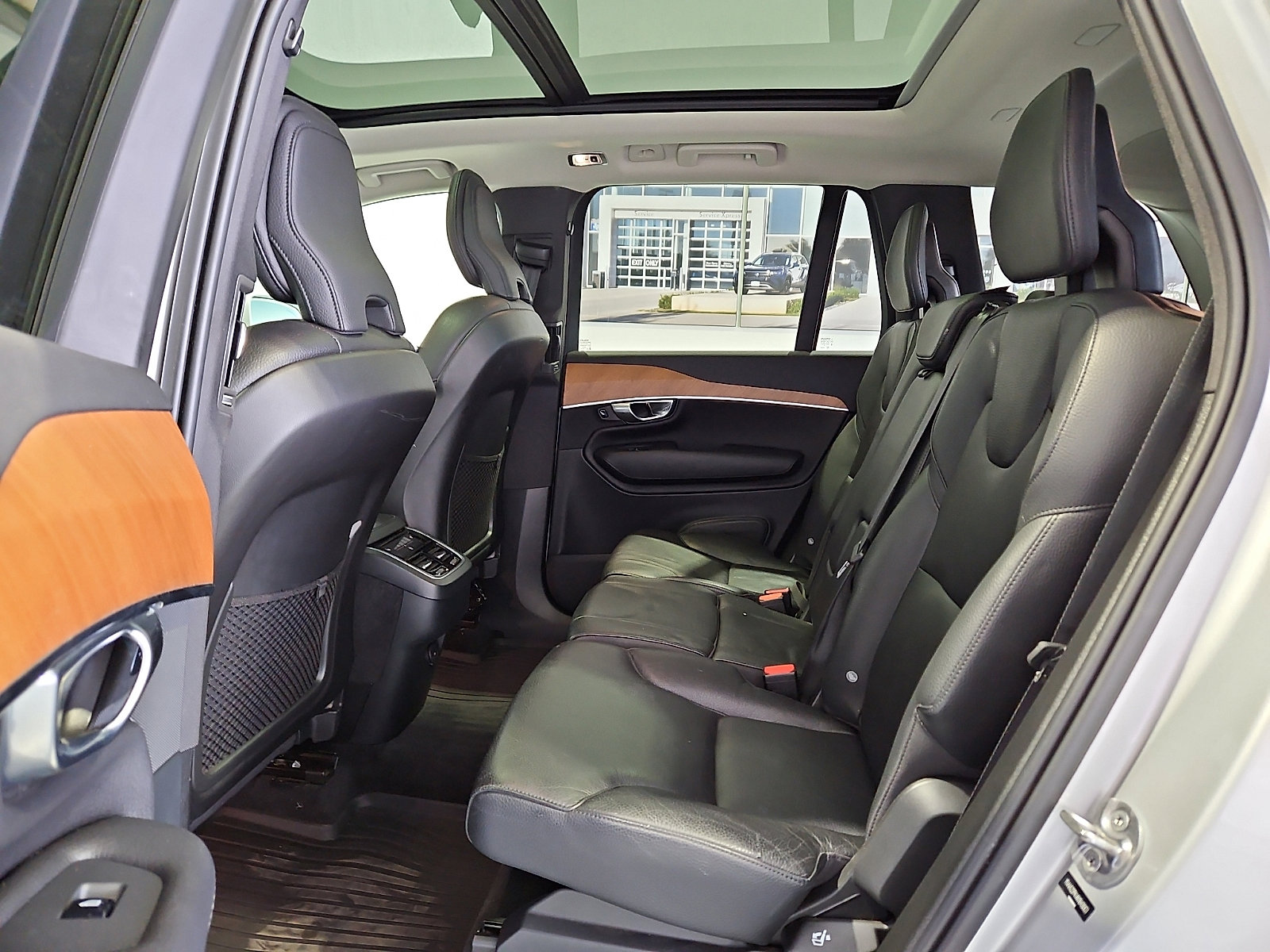 Used 2022 Volvo XC90 T6 Momentum AWD/4WD image 12